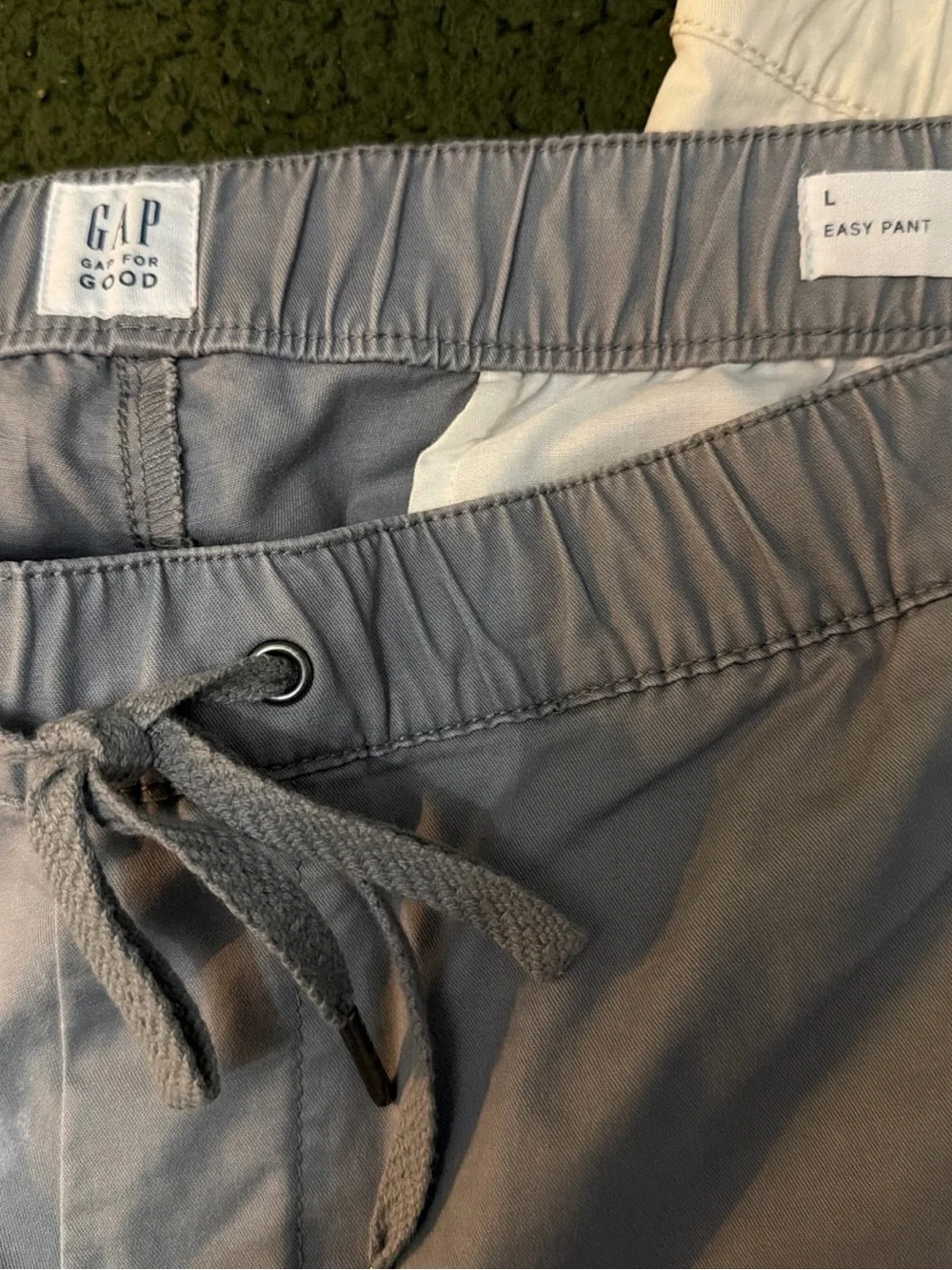GAP Men's GapFlex Joggers in Light Gray